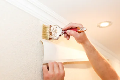 Pose de papier peint à Feuguerolles — revêtements muraux et toiles de verre